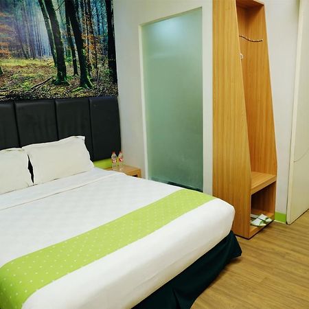 Arbor Biz Hotel Makasar Zewnętrze zdjęcie
