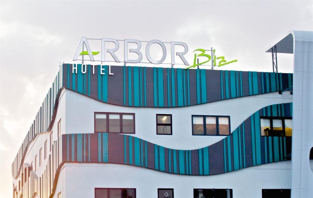 Arbor Biz Hotel Makasar Zewnętrze zdjęcie