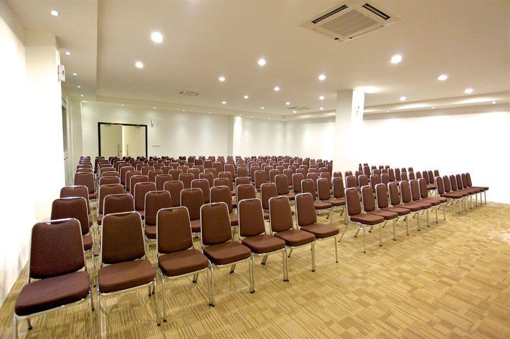 Arbor Biz Hotel Makasar Zewnętrze zdjęcie