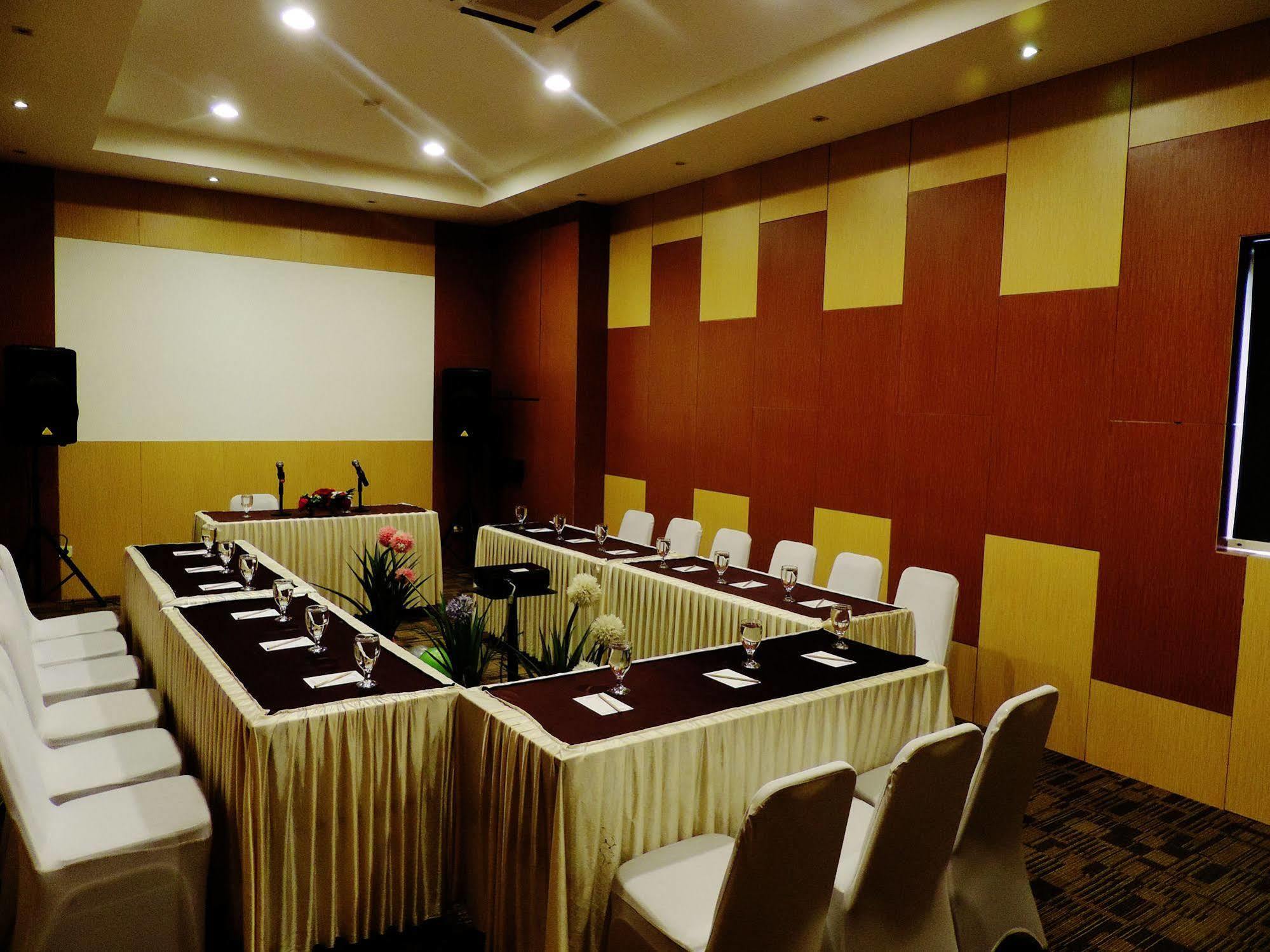 Arbor Biz Hotel Makasar Zewnętrze zdjęcie