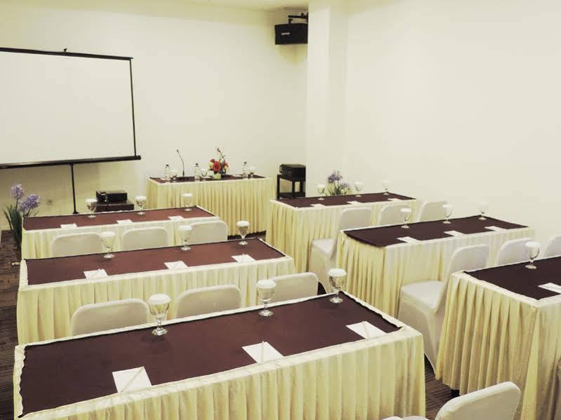 Arbor Biz Hotel Makasar Zewnętrze zdjęcie