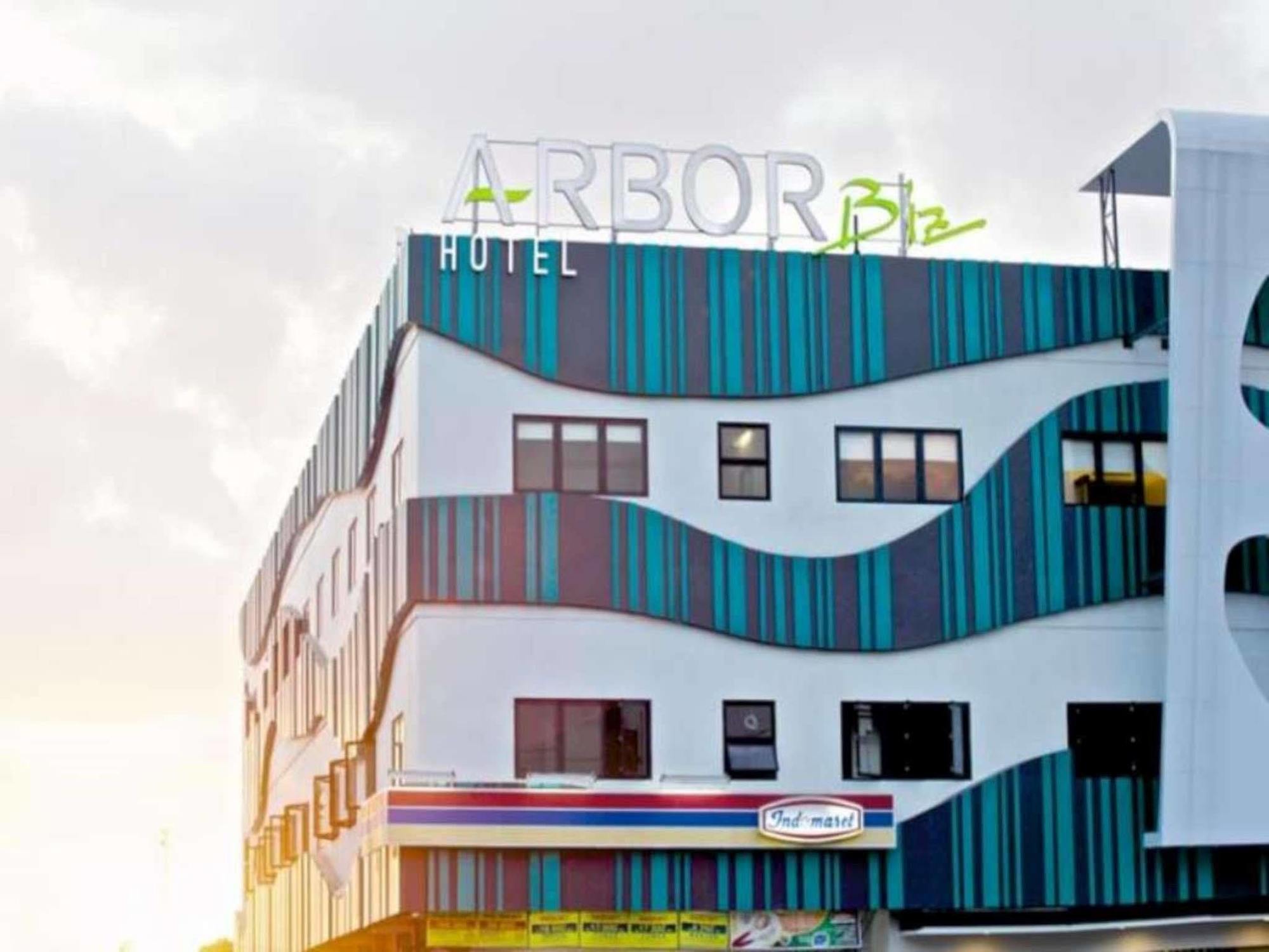 Arbor Biz Hotel Makasar Zewnętrze zdjęcie