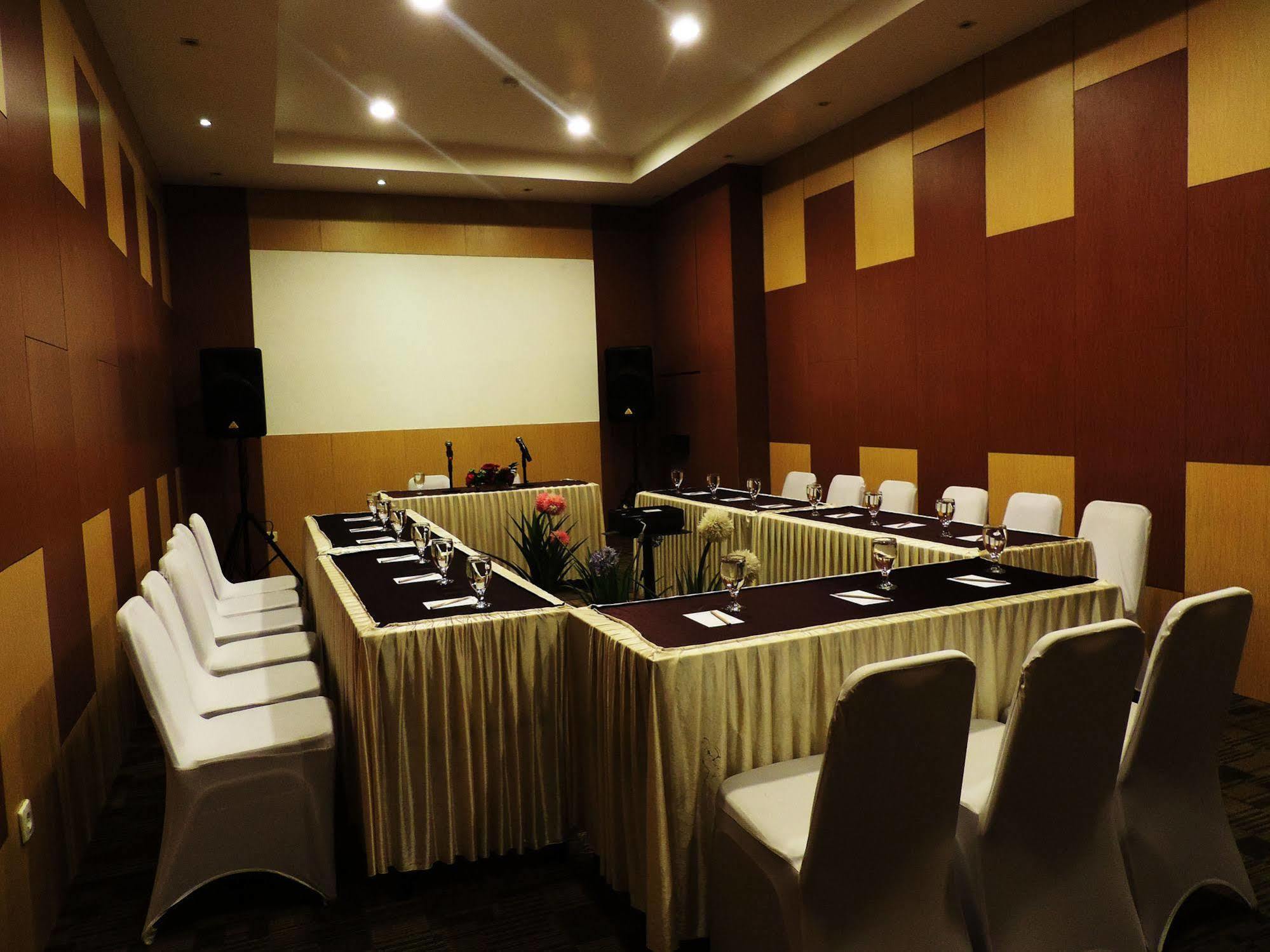 Arbor Biz Hotel Makasar Zewnętrze zdjęcie