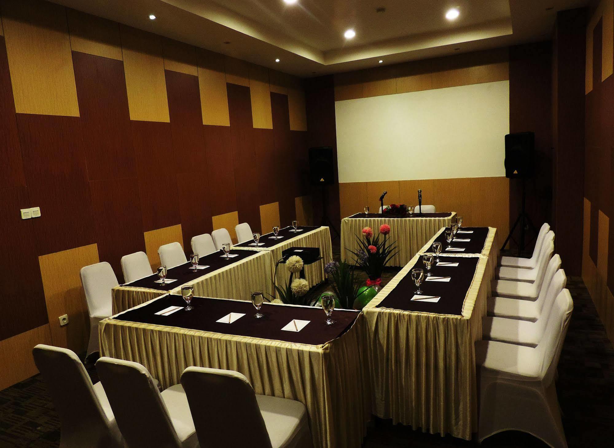 Arbor Biz Hotel Makasar Zewnętrze zdjęcie