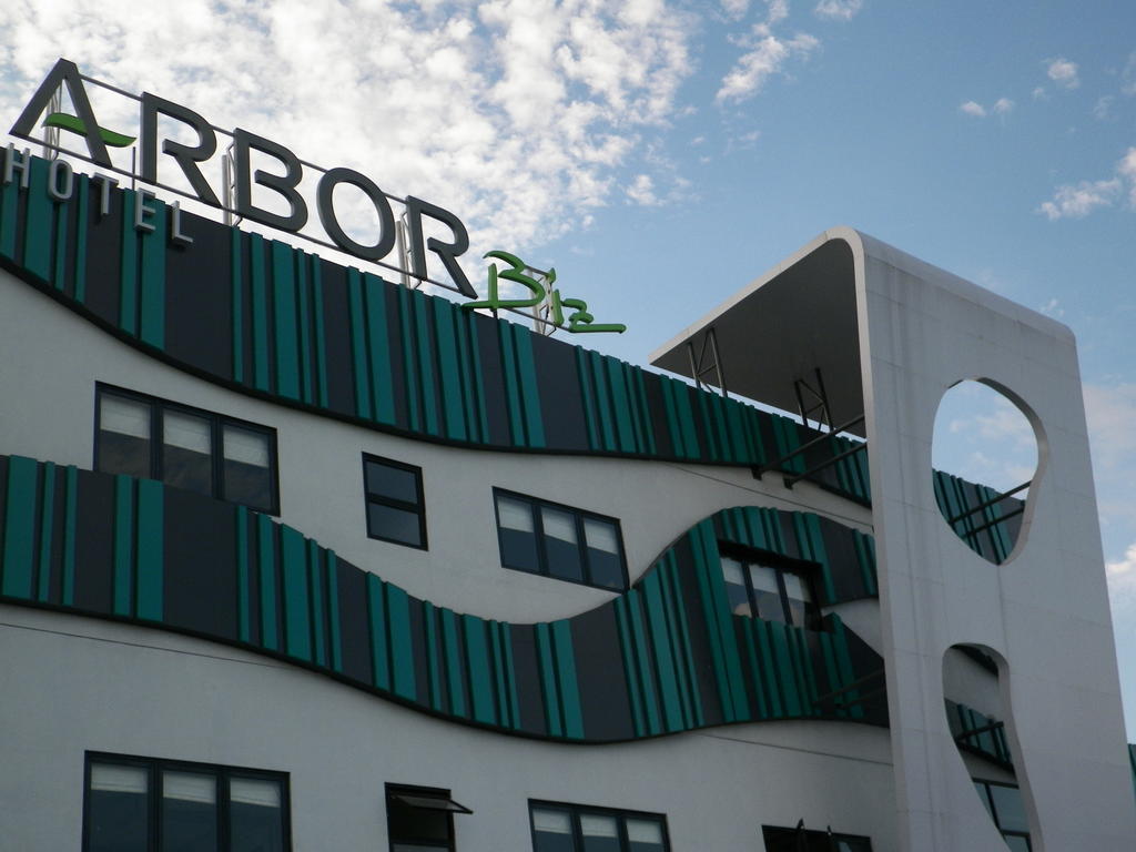 Arbor Biz Hotel Makasar Zewnętrze zdjęcie